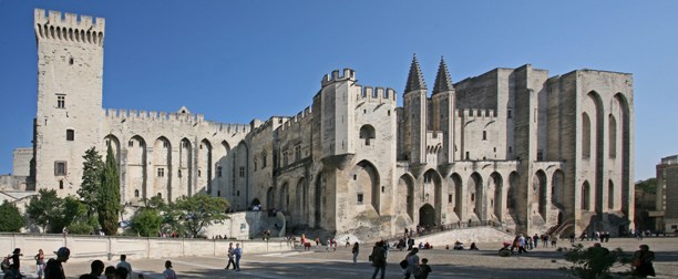 Avignon_Palais_des_Papes_by_JM_Rosier.jpg